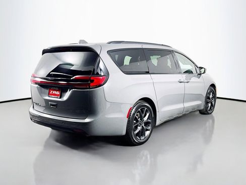 Used 2021 Chrysler Pacifica Touring-L w/ S Appearance Package image 5