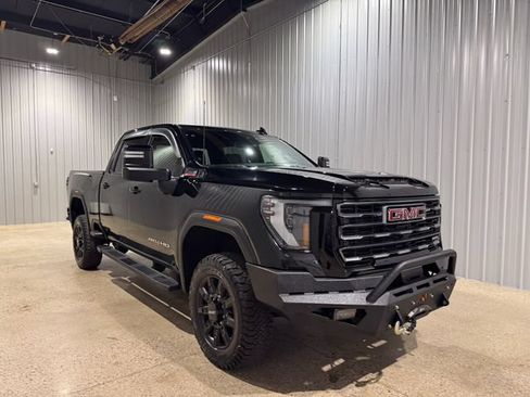 Used 2024 GMC Sierra 2500 AT4 AWD/4WD image 4