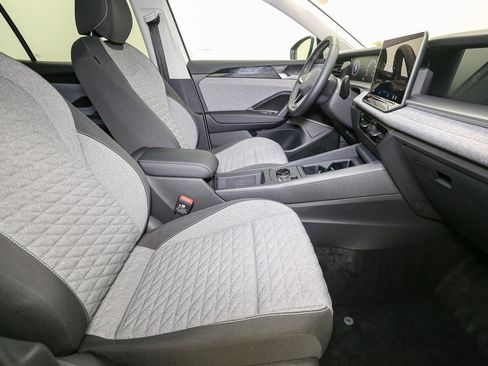 Used 2025 Volkswagen Tiguan S image 17