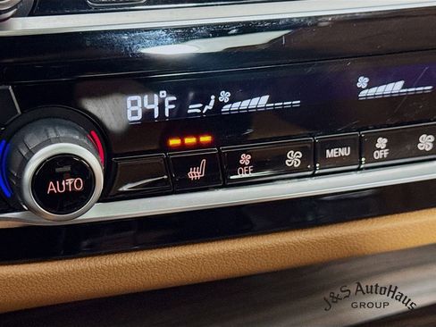 Used 2023 BMW 530e xDrive 530e iPerformance w/ Premium Package image 26