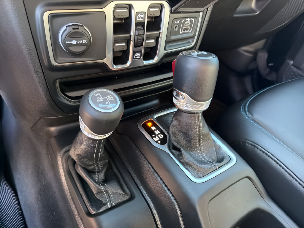 Used 2024 Jeep Wrangler High Altitude AWD/4WD image 26