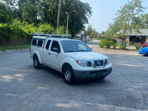 Used 2018 Nissan Frontier S RWD image 3