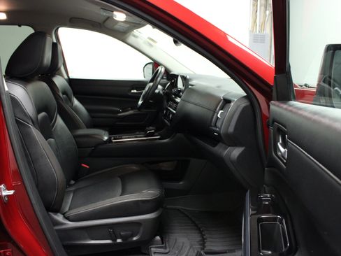 Used 2022 Nissan Pathfinder SL AWD/4WD image 16