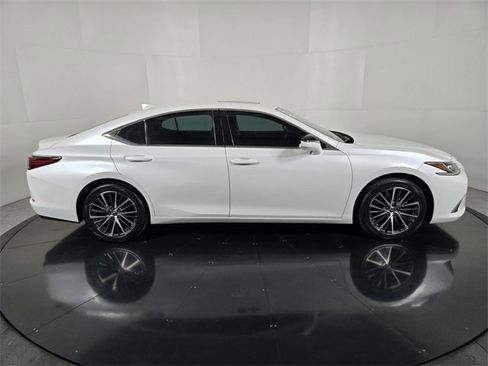 Certified 2023 Lexus ES 350 w/ Premium Package image 7