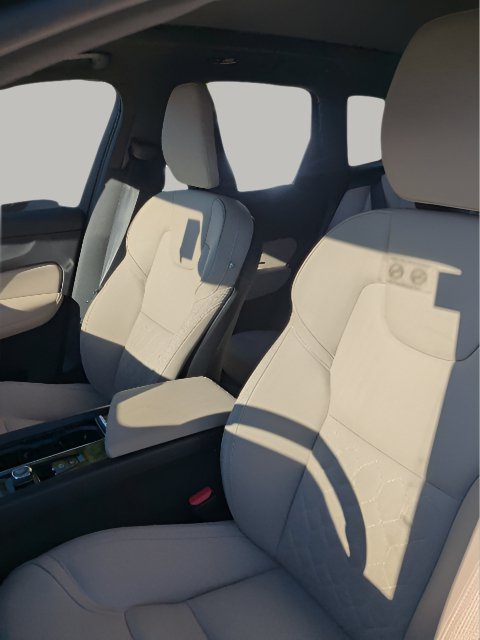 Certified 2026 Volvo XC60 B5 Plus AWD/4WD image 9