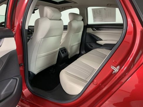 Used 2020 Honda Accord Touring image 32