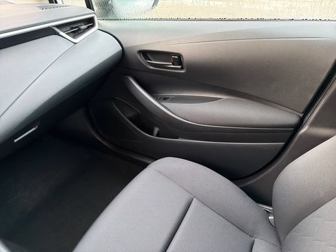 Used 2025 Toyota Corolla LE FWD image 27