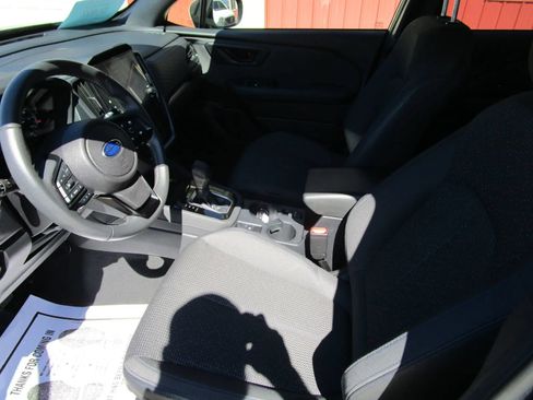Used 2025 Subaru Forester Premium AWD/4WD image 11