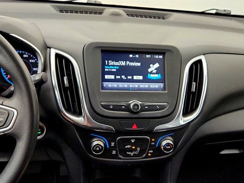 Used 2018 Chevrolet Equinox LT FWD image 16