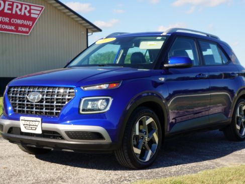 Used 2022 Hyundai Venue Limited image 2