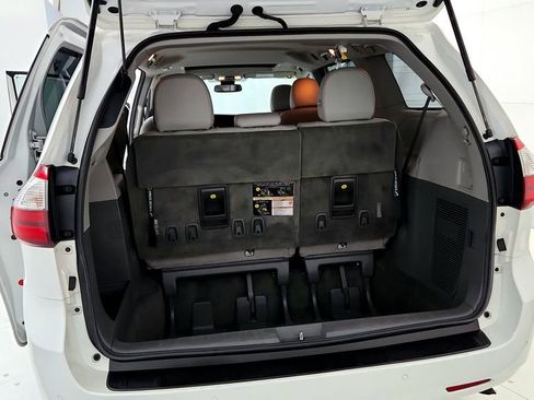 Used 2019 Toyota Sienna XLE w/ XLE Navigation Package AWD/4WD image 19