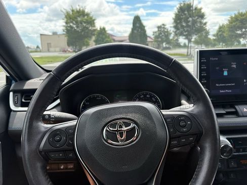 Used 2022 Toyota RAV4 SE w/ Convenience Package AWD/4WD image 21