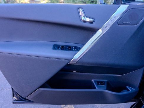 Used 2025 BMW iX xDrive50 image 16