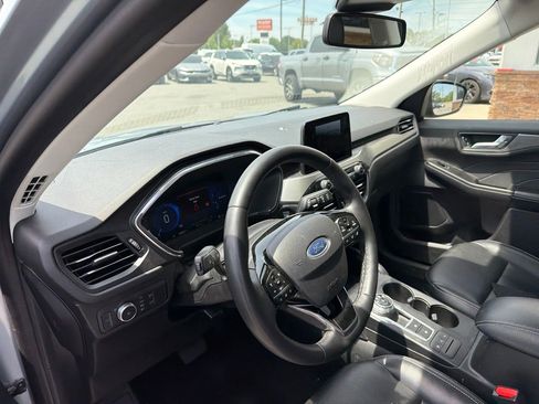 Used 2022 Ford Escape Titanium w/ Class II Trailer Tow Package AWD/4WD image 4