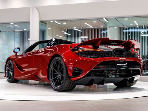 Used 2027 McLaren 750S Spider RWD image 30
