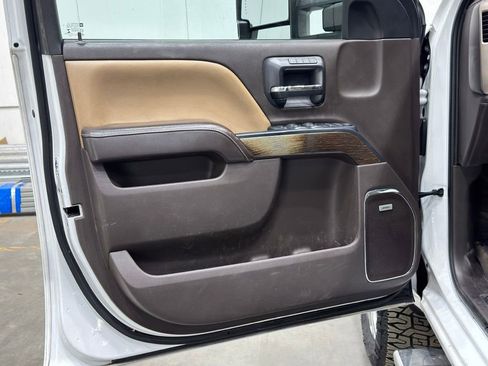 Used 2017 GMC Sierra 2500 Denali w/ Duramax Plus Package image 18