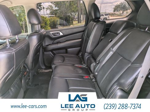 Used 2019 Nissan Pathfinder SL FWD image 12