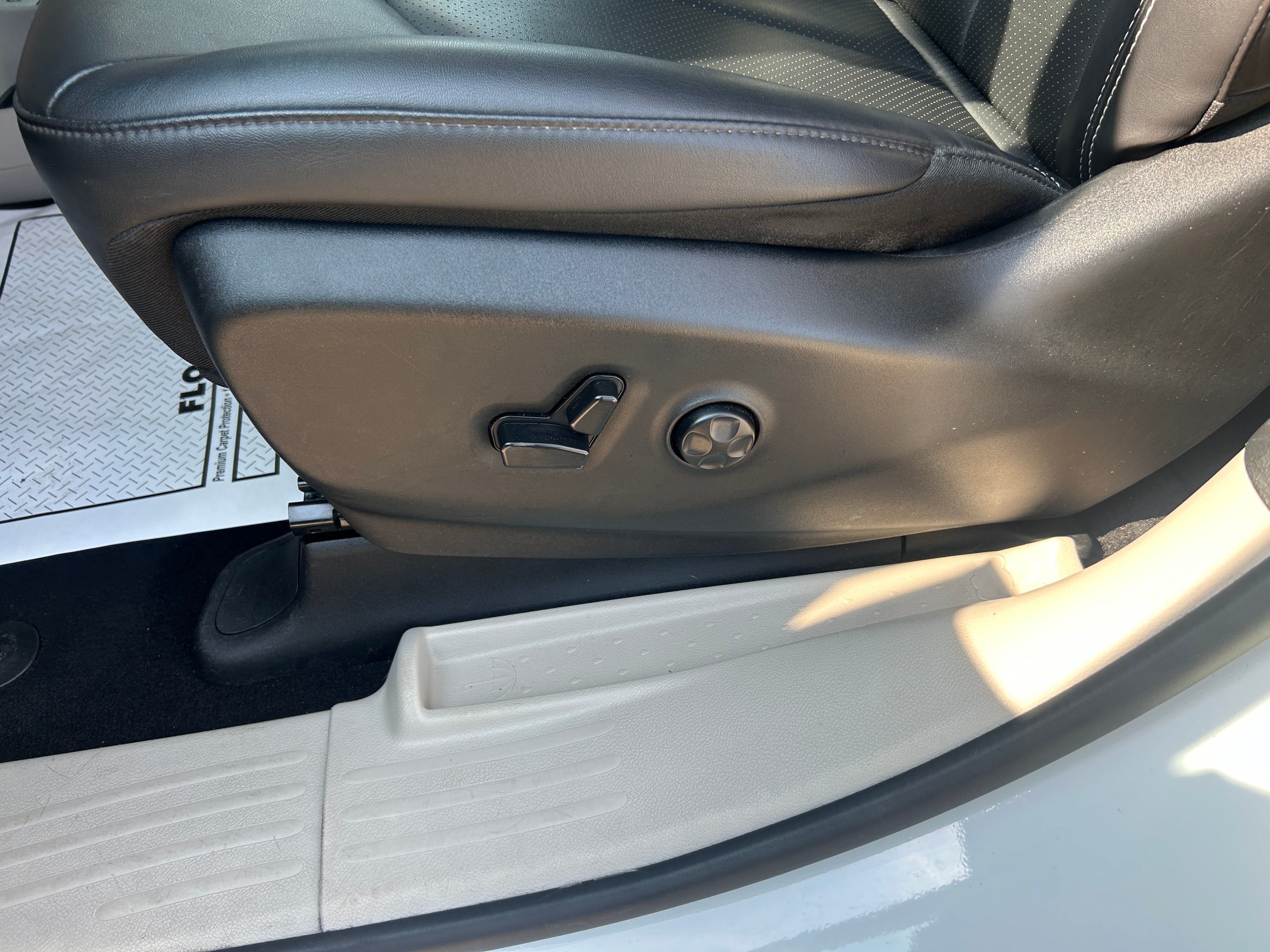 Used 2024 Chrysler Pacifica Touring-L FWD image 18