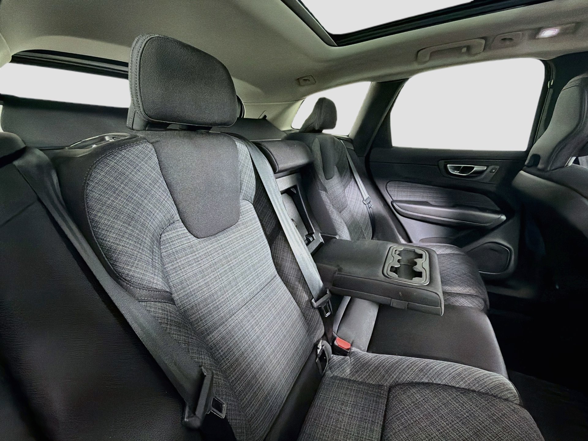 Certified 2023 Volvo XC60 B5 Core w/ Protection Package Premier FWD image 27
