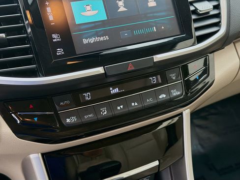 Used 2016 Honda Accord Touring image 15