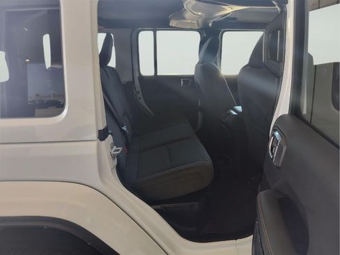 Used 2025 Jeep Wrangler Unlimited Sahara AWD/4WD image 16
