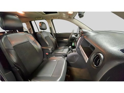 Used 2014 Jeep Compass Latitude w/ Sun/Sound Group AWD/4WD image 18