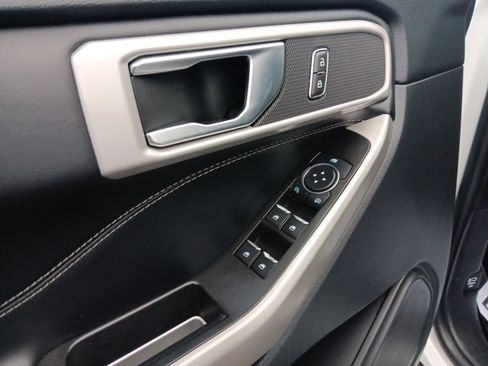 Used 2022 Ford Explorer XLT w/ Equipment Group 202A image 14