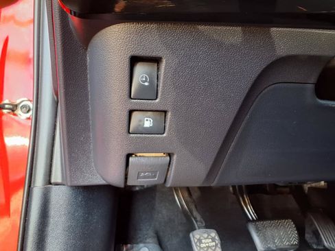 Used 2019 Toyota Prius Prime Premium FWD image 17