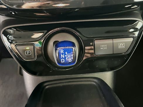 Used 2019 Toyota Prius L Eco w/ Carpet Mat Package FWD image 23