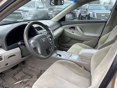 Used 2010 Toyota Camry LE FWD image 9