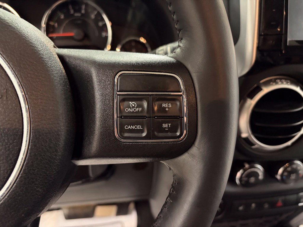 Used 2016 Jeep Wrangler Unlimited Rubicon w/ Connectivity Group AWD/4WD image 13