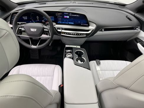 New 2025 Cadillac Lyriq Luxury image 4