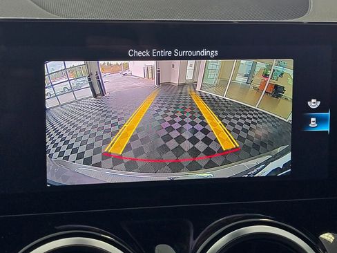 Used 2023 Mercedes-Benz GLB 250 4MATIC image 35