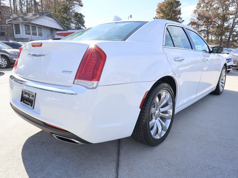 Used 2018 Chrysler 300 Limited image 7