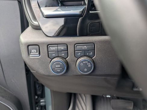Used 2025 Chevrolet Silverado 1500 LT AWD/4WD image 16