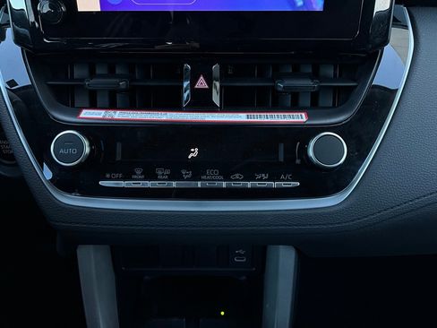 Used 2025 Toyota Corolla Cross LE image 26