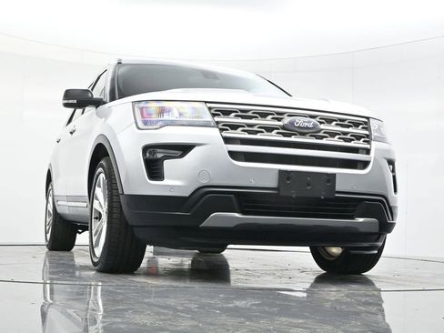 Used 2018 Ford Explorer XLT w/ Equipment Group 202A AWD/4WD image 49