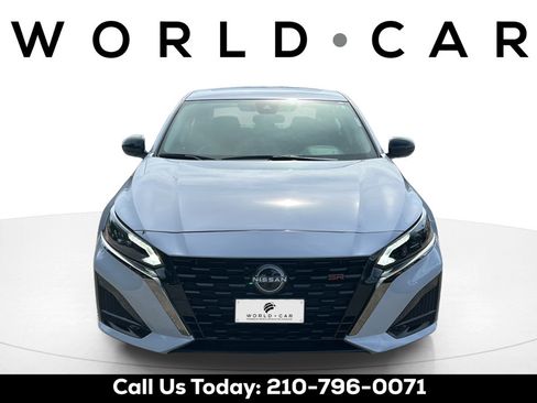 Used 2025 Nissan Altima 2.5 SR w/ SR Premium Package FWD image 2