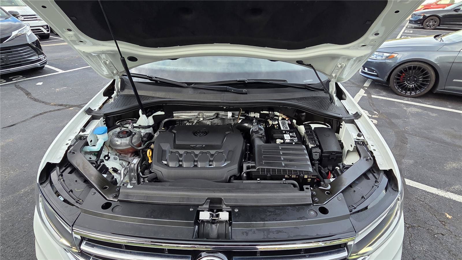 Certified 2022 Volkswagen Tiguan SE AWD/4WD image 10