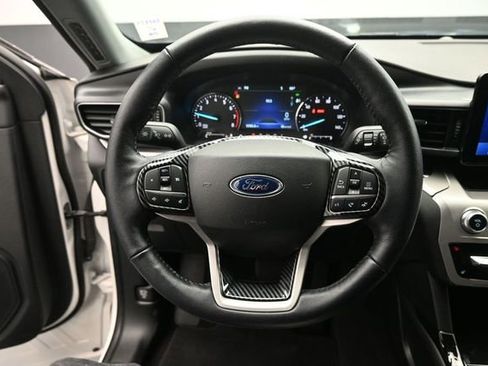 Certified 2022 Ford Explorer XLT w/ Equipment Group 202A AWD/4WD image 15