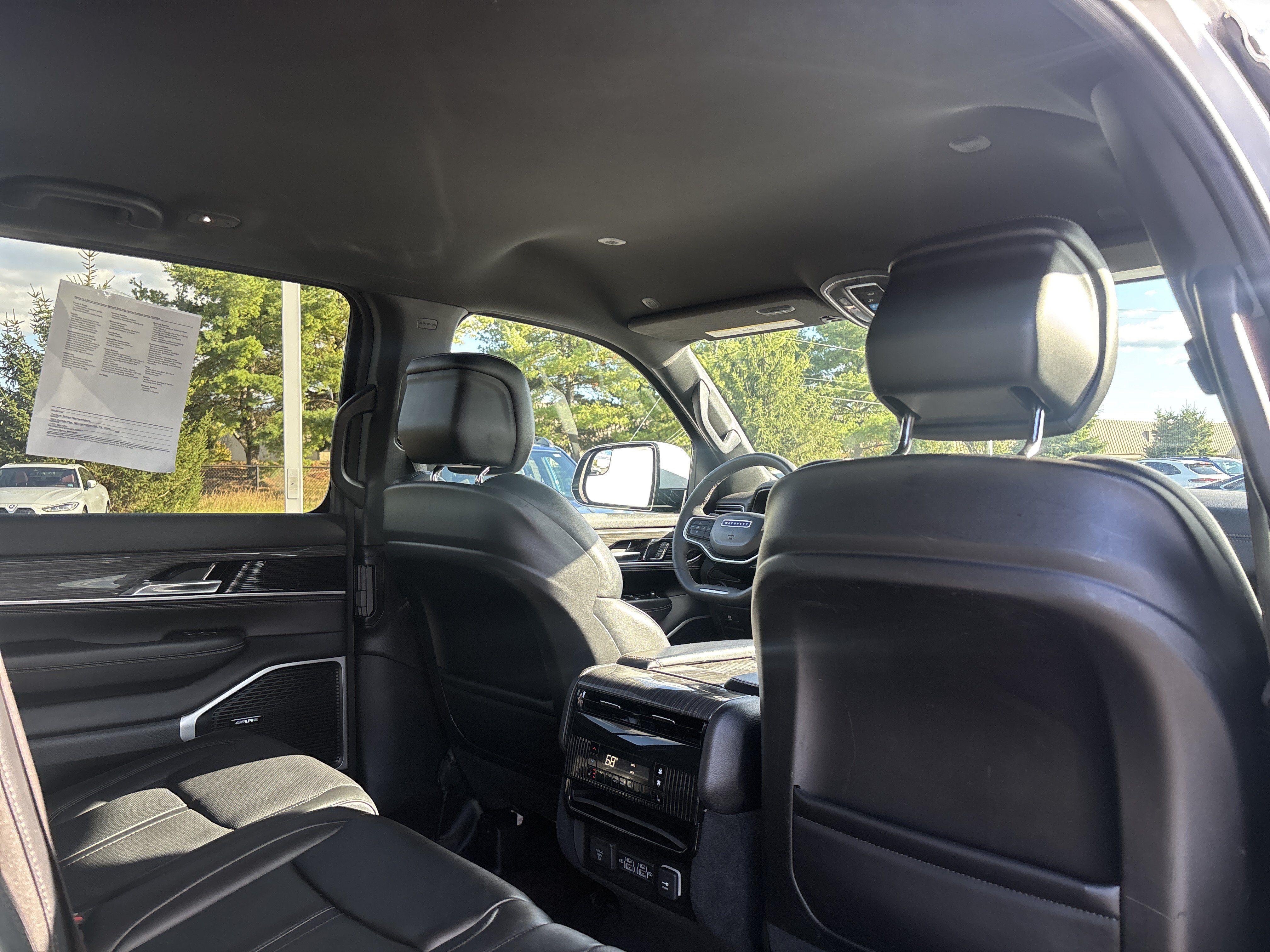 Used 2022 Jeep Wagoneer Series III AWD/4WD image 14