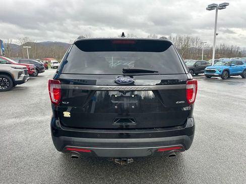 Used 2017 Ford Explorer XLT w/ Equipment Group 202A image 5