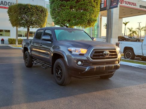 Used 2022 Toyota Tacoma SR5 image 2