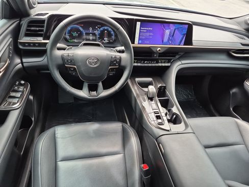Used 2025 Toyota Crown Signia w/ Advanced Technology Package AWD/4WD image 29