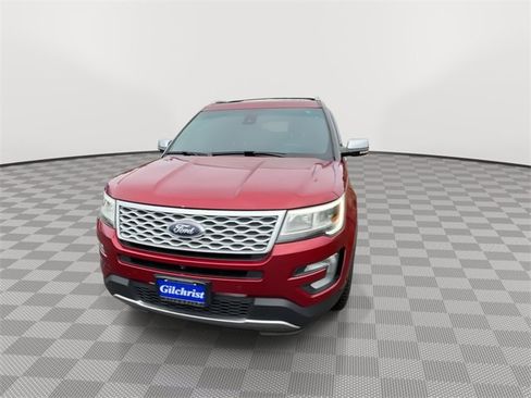 Used 2016 Ford Explorer Platinum image 3