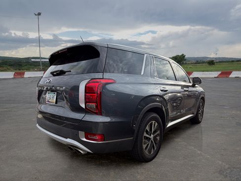 Used 2022 Hyundai Palisade SEL FWD image 3