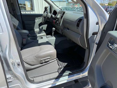 Used 2019 Nissan Frontier SL AWD/4WD image 11