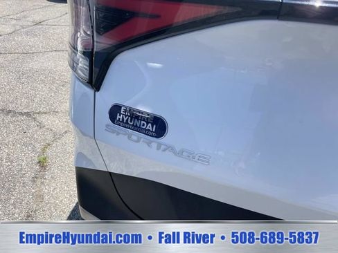 Used 2024 Kia Sportage LX FWD image 5