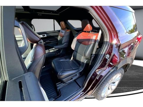 Used 2022 Ford Explorer Platinum w/ Equipment Group 601A AWD/4WD image 28