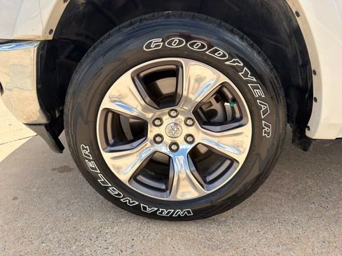 Used 2020 RAM 1500 Laramie AWD/4WD image 11